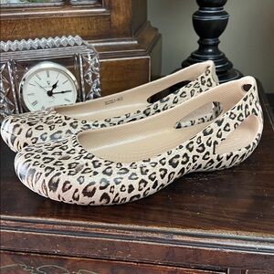 🤎🖤 Ladies Leopard Print CROCS Flats 🤎🖤